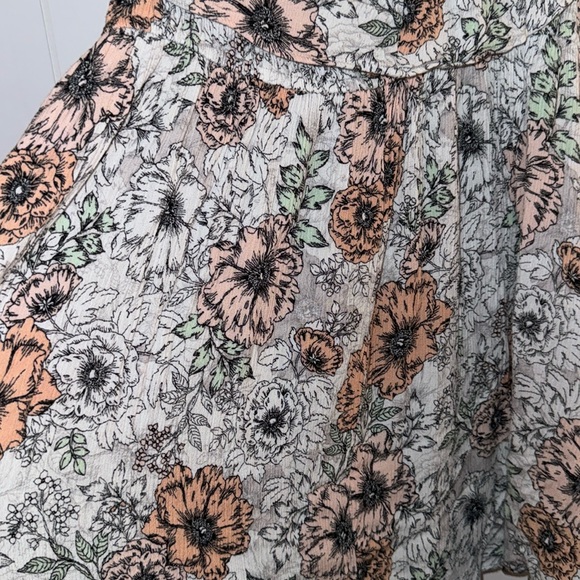 Torrid Floral Peplum Style Top Size 0 - Picture 9 of 10